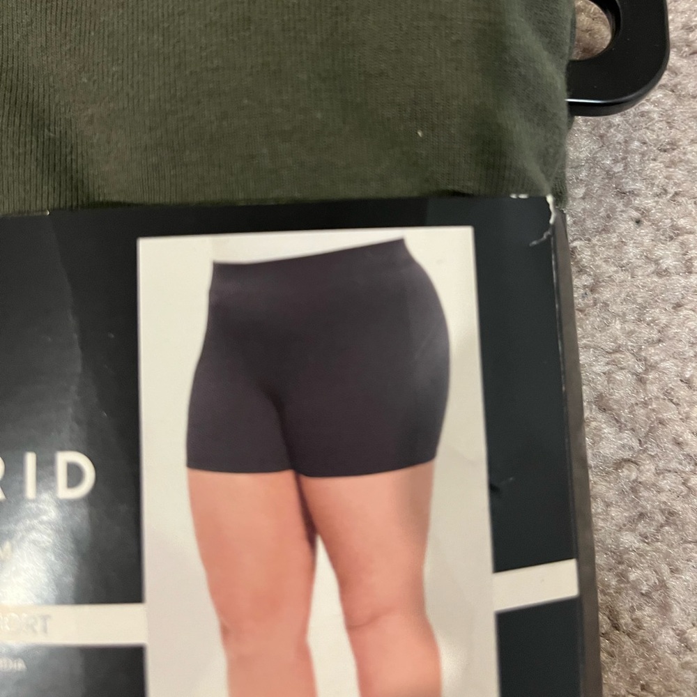 Torrid Size 2 Premium 3.5 Inch Bike Shorts - Olive Green - Picture 3 of 7